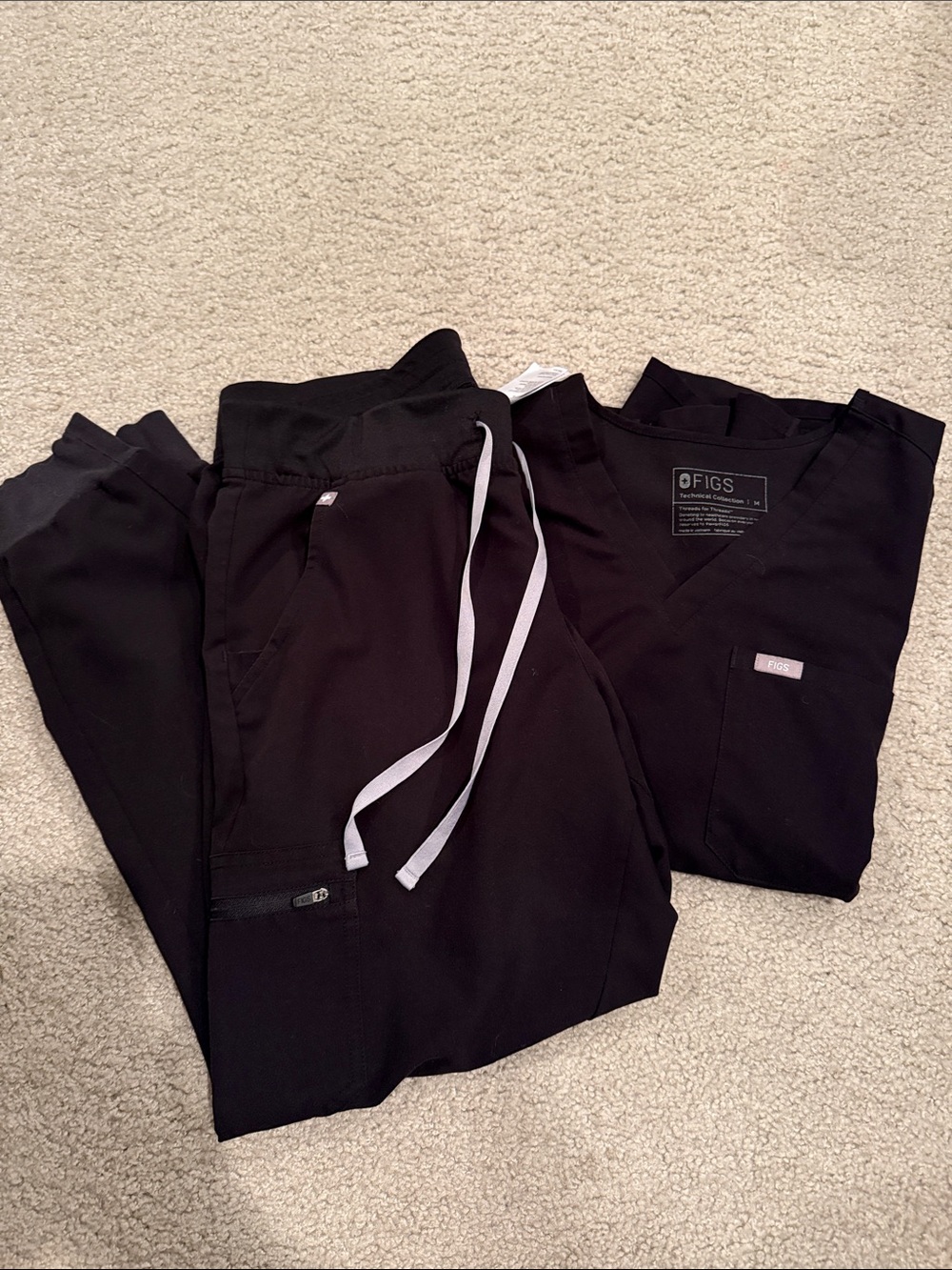 FIGS scrub set